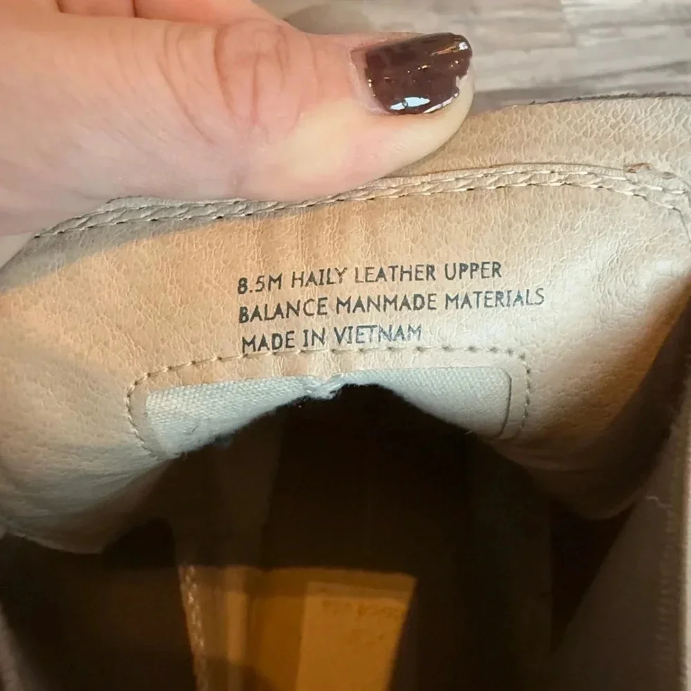 Dolce Vita Womens Haily Boot Taupe Tan Suede Chelsea Chunky Lug Platform